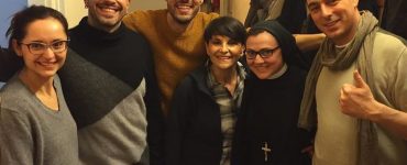 Ancora #soldout e ancora amici che ci vengono a trovare. Oggi @suorcristinascuccia ha dovuto…