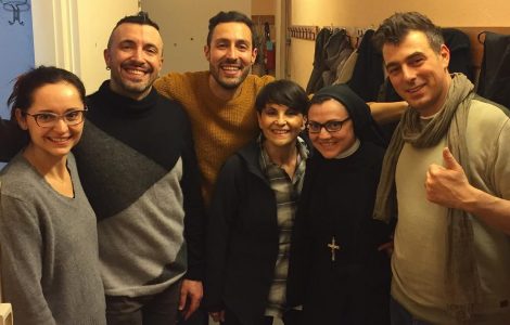 Ancora #soldout e ancora amici che ci vengono a trovare. Oggi @suorcristinascuccia ha dovuto…