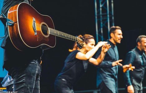 La chitarra andrà in pensione per un po’: arriva “La Bibbia riveduta e scorretta”.…