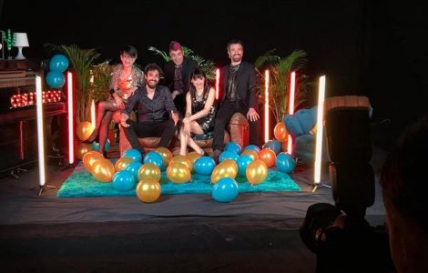 Amici! Ieri abbiamo girato il videoclip di “CHIEDIMI COME” il nostro nuovo singolo in…