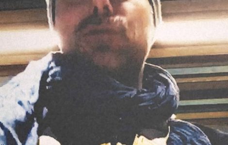 Torna questa sera l’appuntamento con SING LAQUALUNQUE. Siete pronti a cantare e a farci…