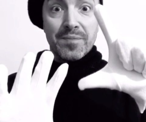 Il mimo in 15secondi: titolo di un film, 1 parola – 7 lettere. Il…